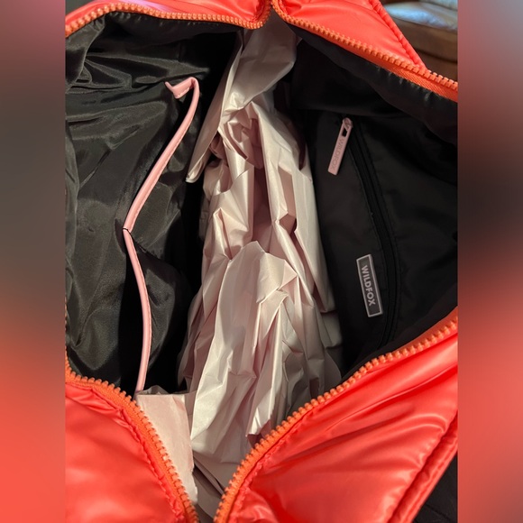 Wildfox NWT Fun Pink Peach Quilted Lips Puffy Beach Travel Tote - Picture 8 of 8